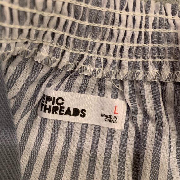 3/$10 Cold Shoulder Striped Blouse Girls Large - Picture 4 of 4